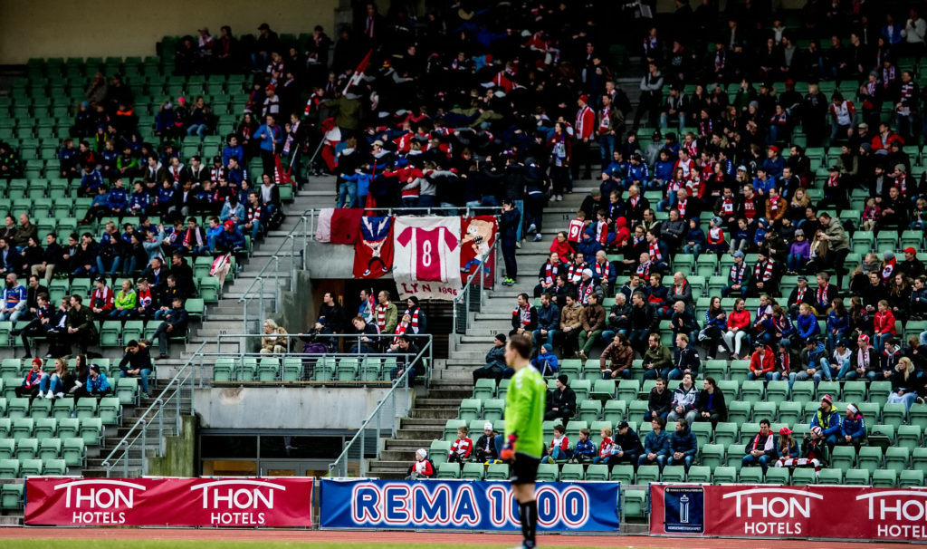 Selv med 0-7 mot Tromsø fortsatte vi å lage liv fra tribunen. (Foto: Lars Opstad / kladd.no)